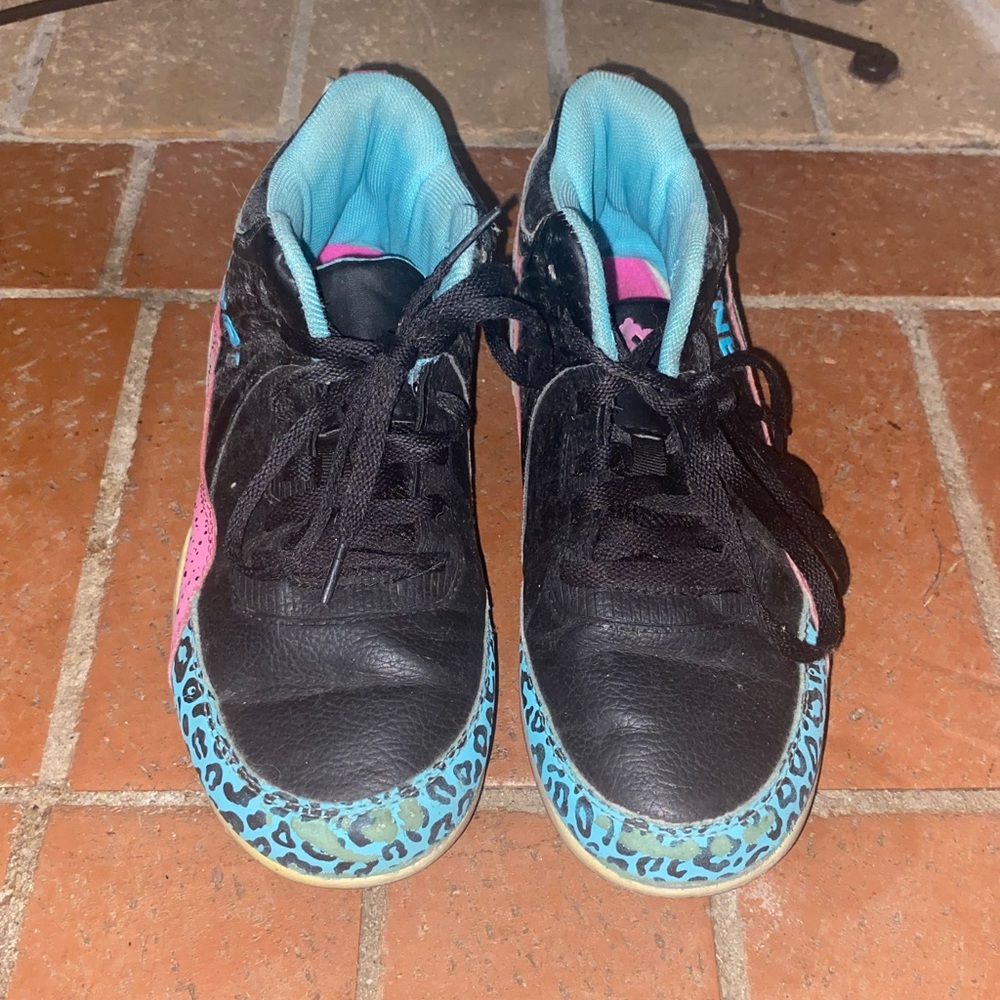 Kids sneakers